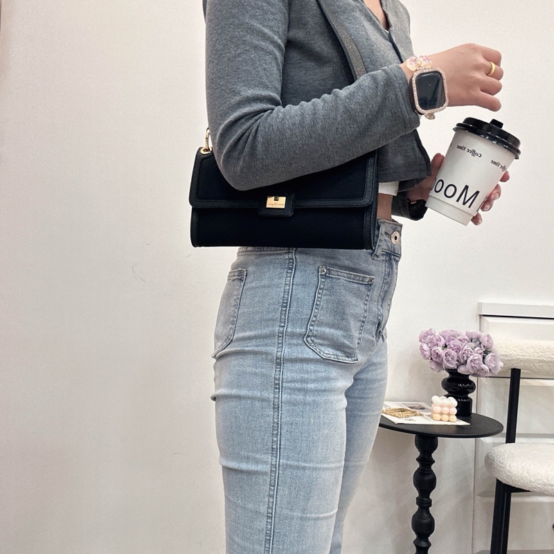 【赫蒂國際精品】Ferragamo 菲拉格慕 經典金屬扣環包 vintage-1