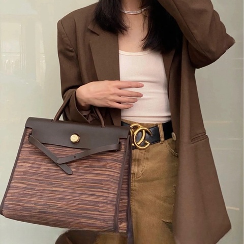 ✨絕版 Herbag31 大地色羊切皮 外縫金扣 因工藝過於繁複已停產 98新