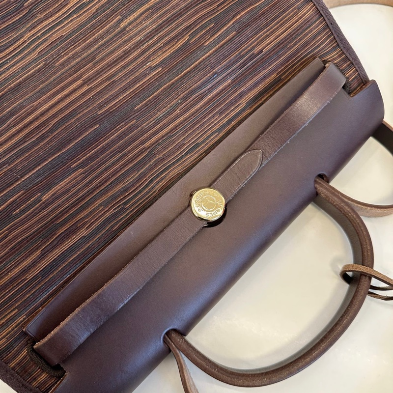 ✨絕版 Herbag31 大地色羊切皮 外縫金扣 因工藝過於繁複已停產 98新-8