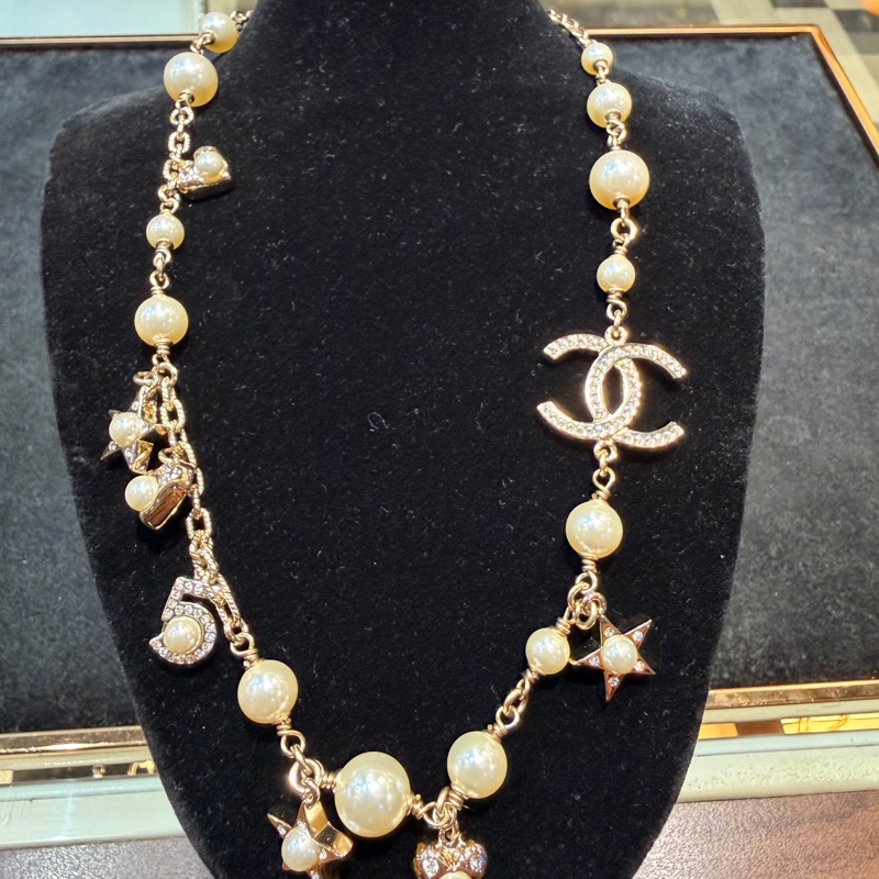 Chanel 的淡金水鑽珍珠吊飾長項鍊雙C數字5星星愛心-2