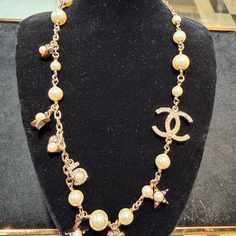 Chanel 的淡金水鑽珍珠吊飾長項鍊雙C數字5星星愛心-6