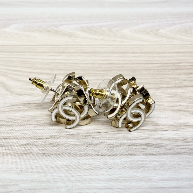 Chanel淡金琺瑯立體雙C耳環-3