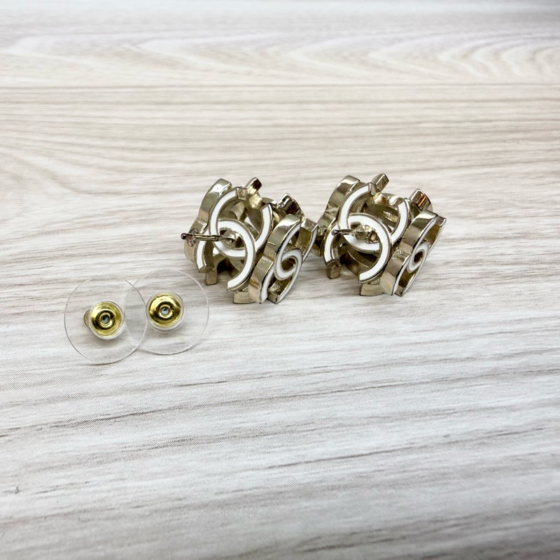 Chanel淡金琺瑯立體雙C耳環-5