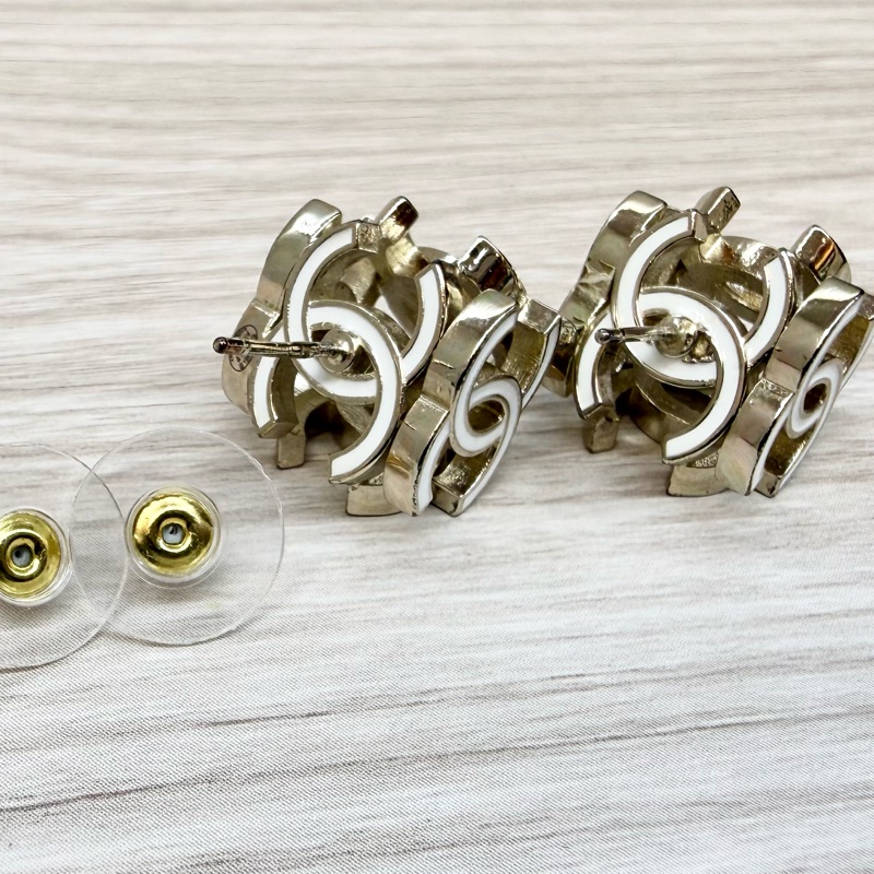 Chanel淡金琺瑯立體雙C耳環-7