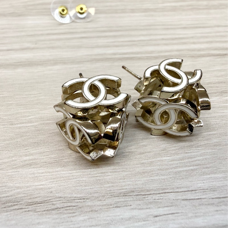 Chanel淡金琺瑯立體雙C耳環-8