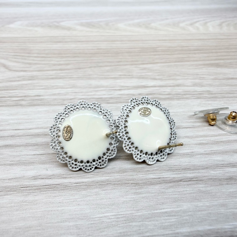 CHANEL珍珠雙C太陽花蕾絲耳環-2