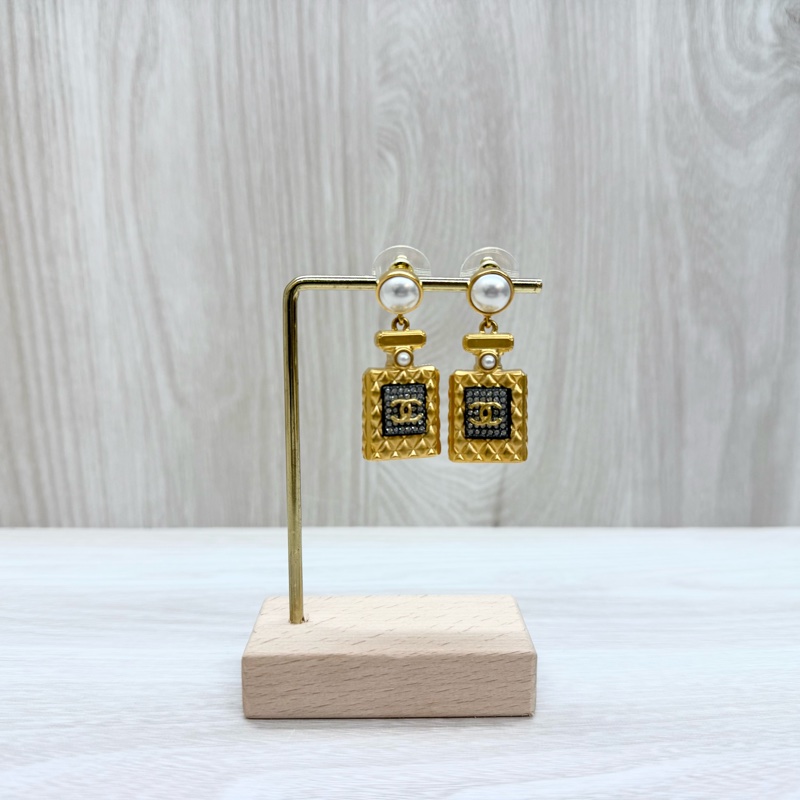 CHANEL金色雙C菱格香水瓶珍珠垂墜耳環AB4391-4