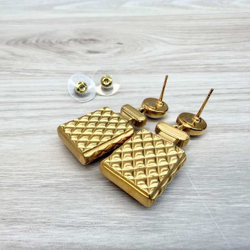 CHANEL金色雙C菱格香水瓶珍珠垂墜耳環AB4391-7