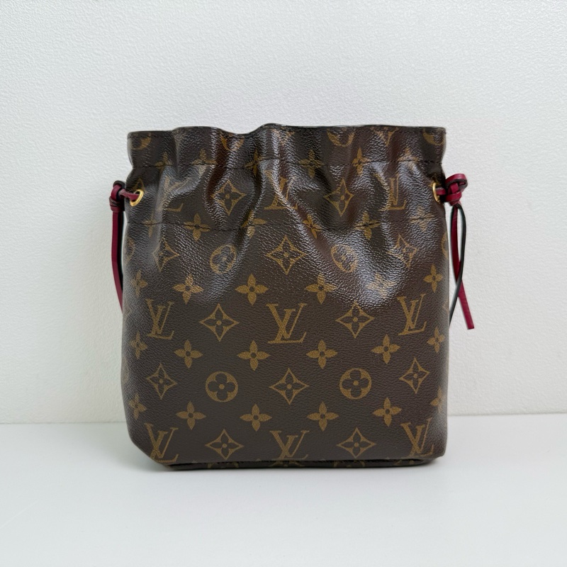 Louis  Vuitton /路易威登消息 棕色老花塗層帆布福袋手拿包 金扣 底長20cm-0
