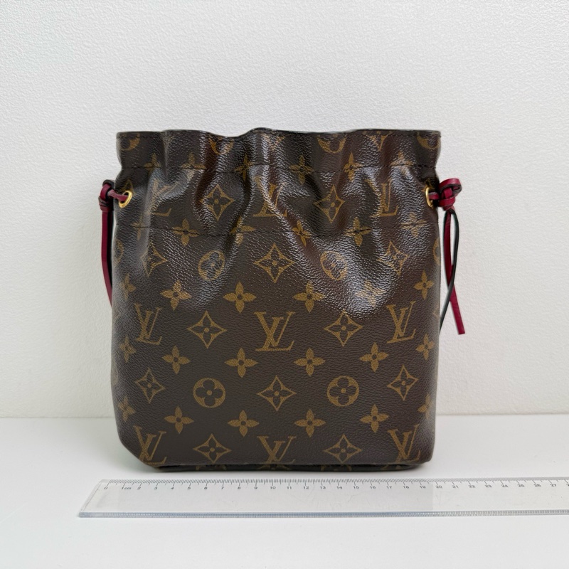 Louis  Vuitton /路易威登消息 棕色老花塗層帆布福袋手拿包 金扣 底長20cm-1