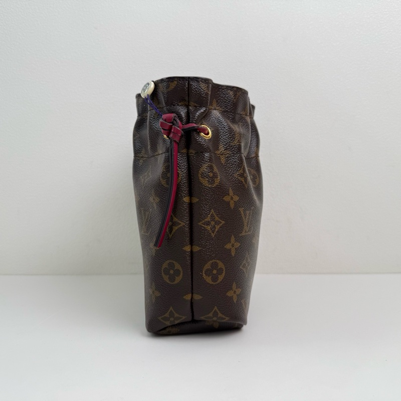 Louis  Vuitton /路易威登消息 棕色老花塗層帆布福袋手拿包 金扣 底長20cm-3