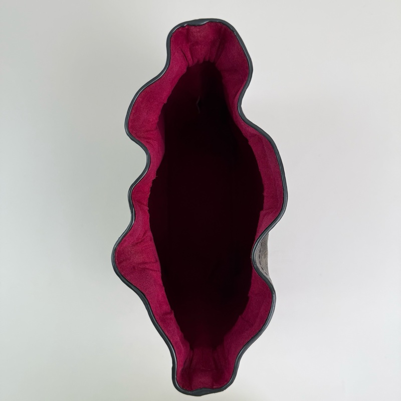 Louis  Vuitton /路易威登消息 棕色老花塗層帆布福袋手拿包 金扣 底長20cm-6