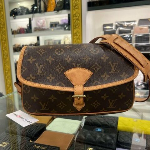 東區正精品㊣LOUIS VUITTON LV M42250 老花單面馬鞍包翻蓋斜背包 RZ6390