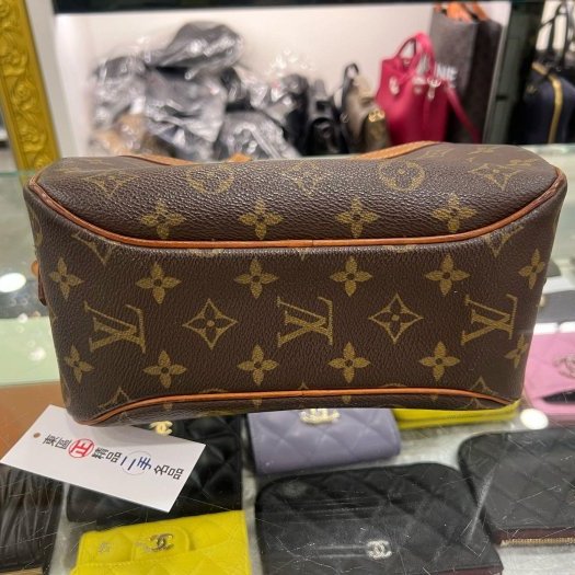 東區正精品㊣LOUIS VUITTON LV M51221 字紋前口袋拉鍊斜背包蘋果包柏芝包 RZ6391-4