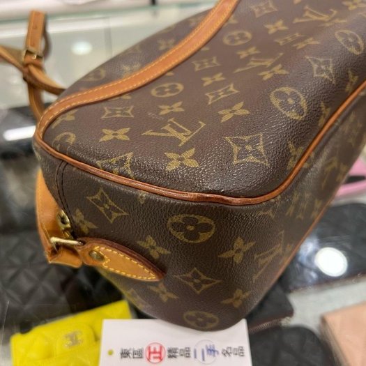 東區正精品㊣LOUIS VUITTON LV M51221 字紋前口袋拉鍊斜背包蘋果包柏芝包 RZ6391-5