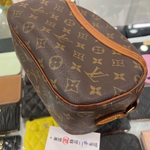 東區正精品㊣LOUIS VUITTON LV M51221 字紋前口袋拉鍊斜背包蘋果包柏芝包 RZ6391-12