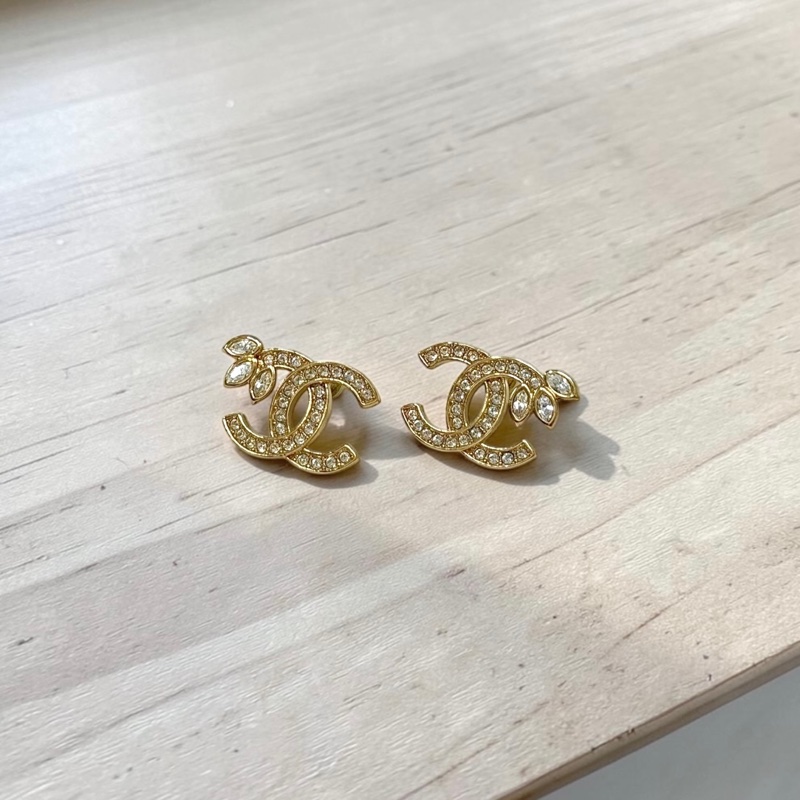 莉亞精品♡ Chanel 葉子水鑽耳針二手美品-0