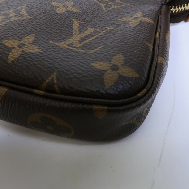 LOUIS VUITTON Monogram Mini Pochette Accessoires鏈帶手挽袋-9