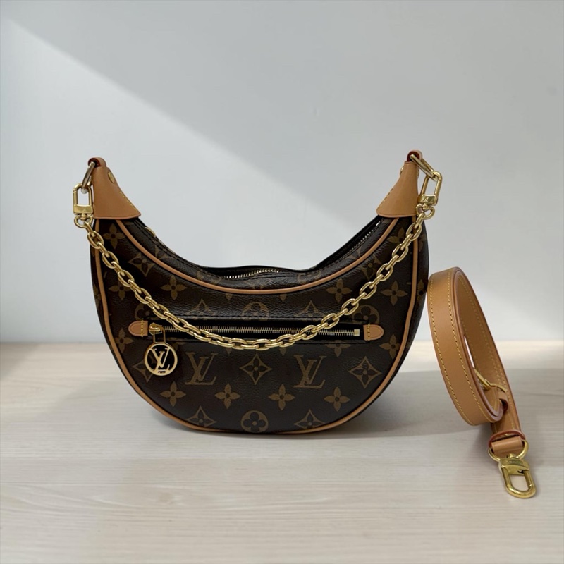 莉亞精品♡ Lv 彎月包 二手美包-0