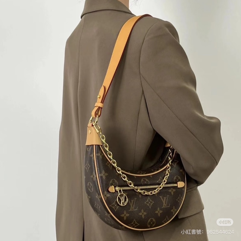 莉亞精品♡ Lv 彎月包 二手美包-1