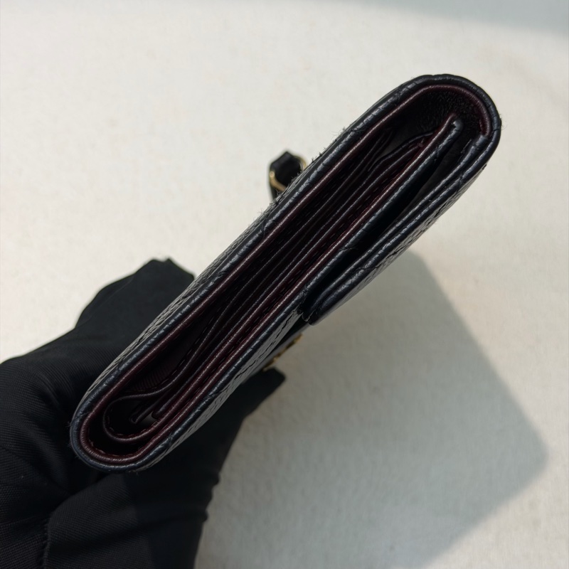 CHANEL 黑金色荔枝牛皮短夾 XC377-4