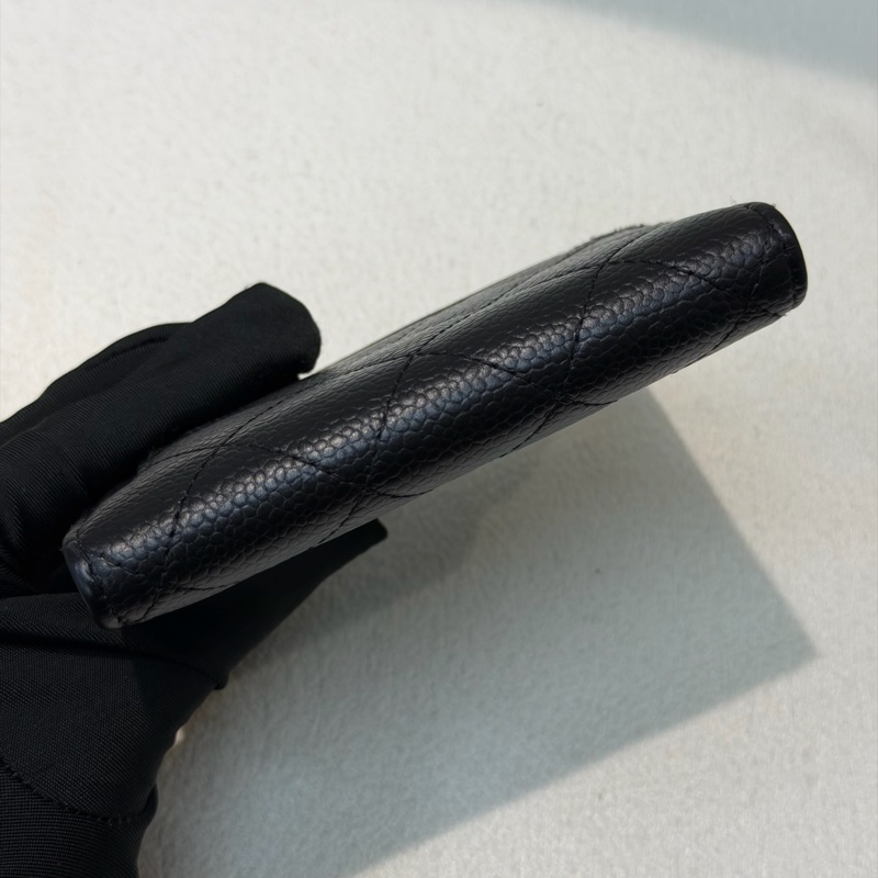 CHANEL 黑金色荔枝牛皮短夾 XC377-6