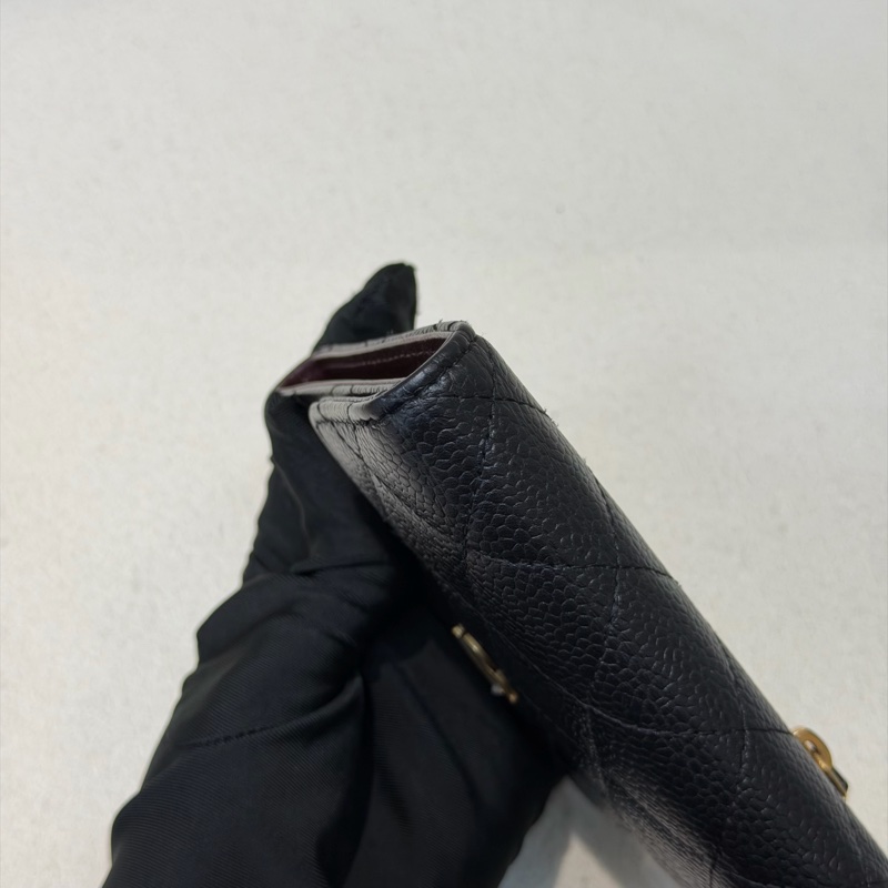 CHANEL 黑金色荔枝牛皮短夾 XC377-10