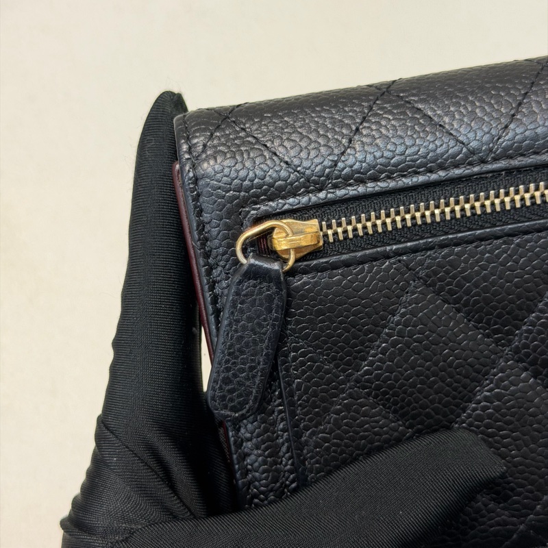 CHANEL 黑金色荔枝牛皮短夾 XC377-23