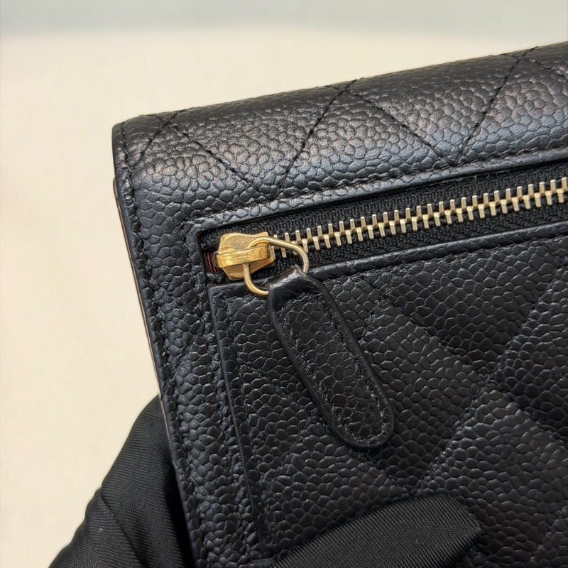 CHANEL 黑金色荔枝牛皮短夾 XC377-31