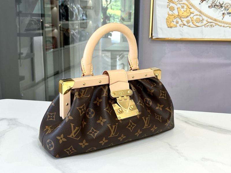 閒置新 LV 路易威登 ss23 醫生包 復古雲朵包 巴黎時裝周走秀款 腋下單肩 高級-2