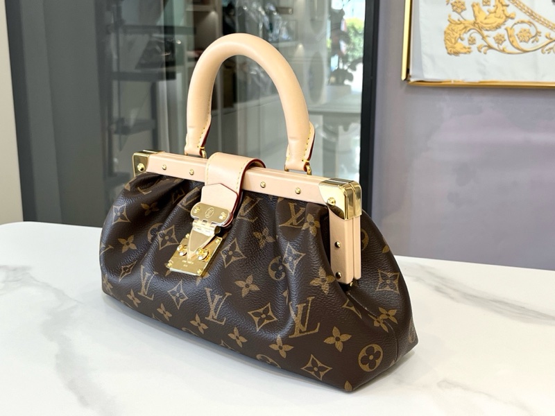 閒置新 LV 路易威登 ss23 醫生包 復古雲朵包 巴黎時裝周走秀款 腋下單肩 高級-3