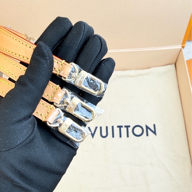 全新現貨 LV 當月票 noe小水桶老花 五金帶膜-8