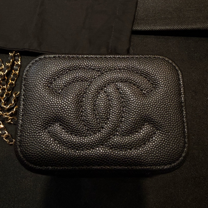 CHANEL 香奈兒的經典魚子醬菱格紋鏈帶迷你化妝包-4