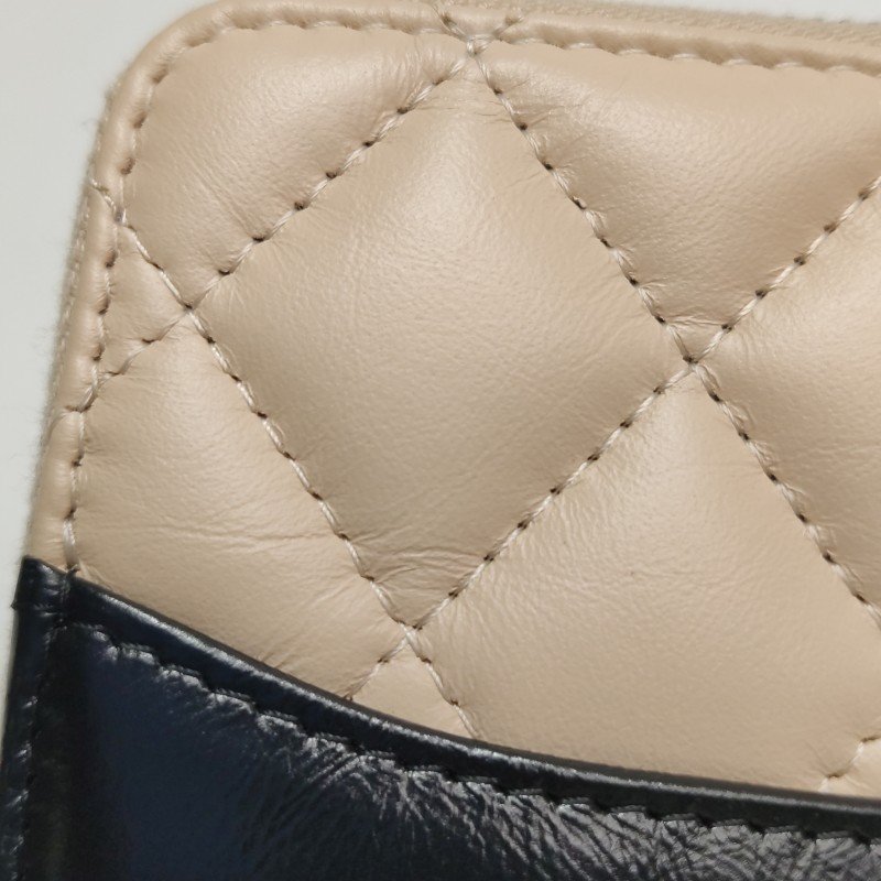 Chanel Gabrielle流浪包牛皮菱格絎縫拉鍊卡包-9