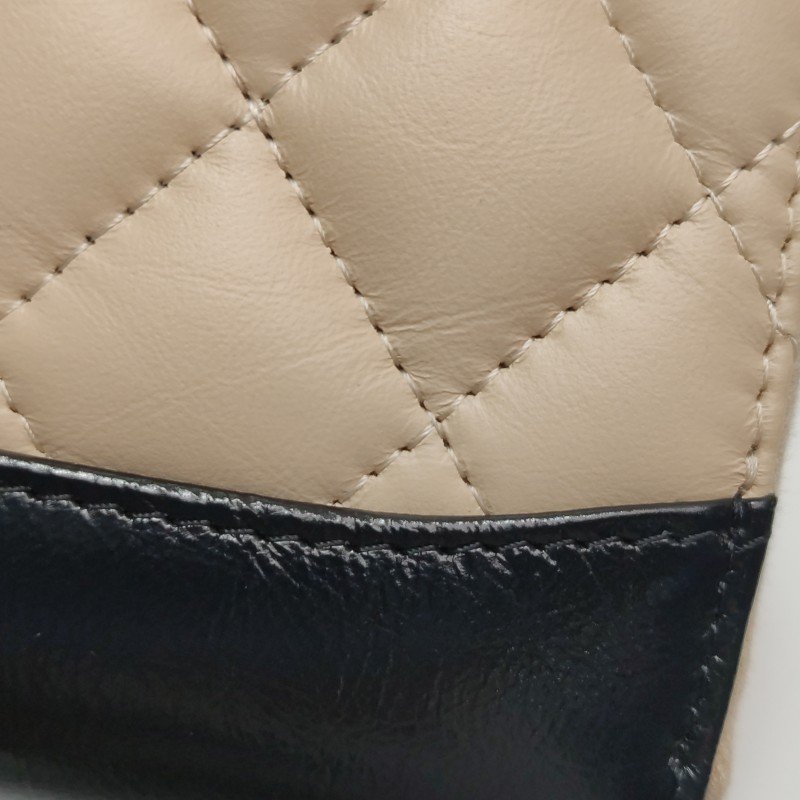 Chanel Gabrielle流浪包牛皮菱格絎縫拉鍊卡包-10