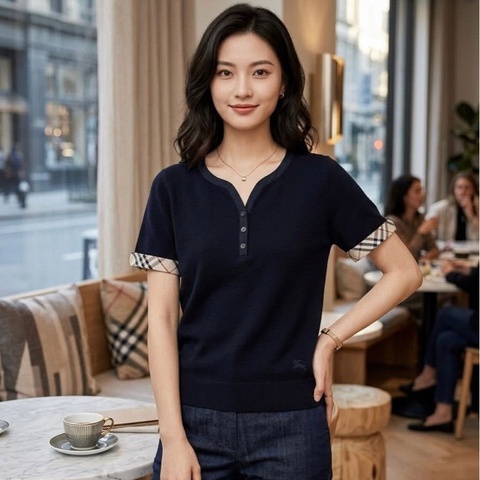 BURBERRY 倫敦 黑色反褶格紋袖戰馬針織上衣