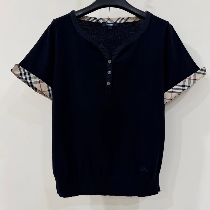 BURBERRY 倫敦 黑色反褶格紋袖戰馬針織上衣-1