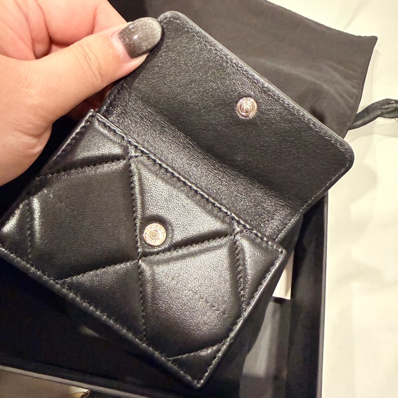 Chanel 19 mini 三折短夾 全新 黑銀 保卡款-11