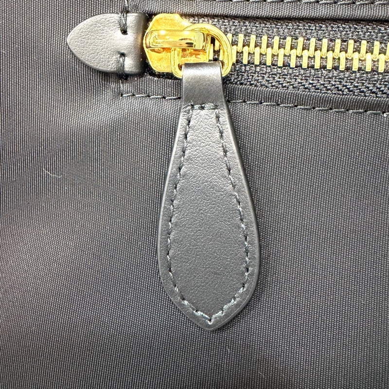 BURBERRY 8109272 金釦LOGO尼龍 肩背包 托特包-17