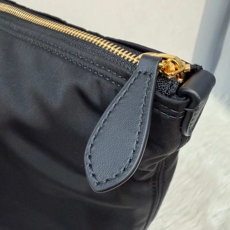 BURBERRY 8109272 金釦LOGO尼龍 肩背包 托特包-26