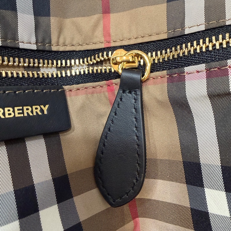 BURBERRY 8109272 金釦LOGO尼龍 肩背包 托特包-61