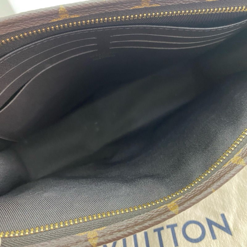 LV路易威登 POCHETTE VOYAGE走秀款 限量款電光藍拼色手拿包 洗漱包-4