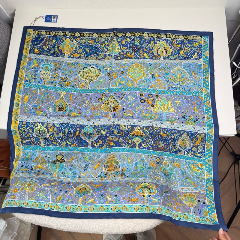Hermes//愛馬仕 桑蠶絲絲巾 帶盒子-7
