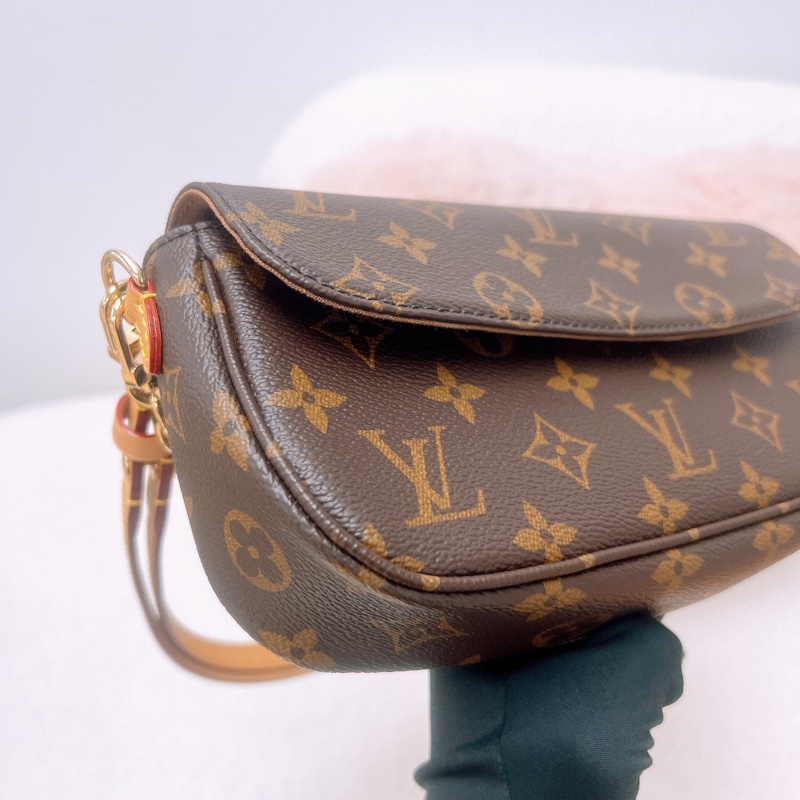 Lv ivy 老花腋下/斜挎包-3