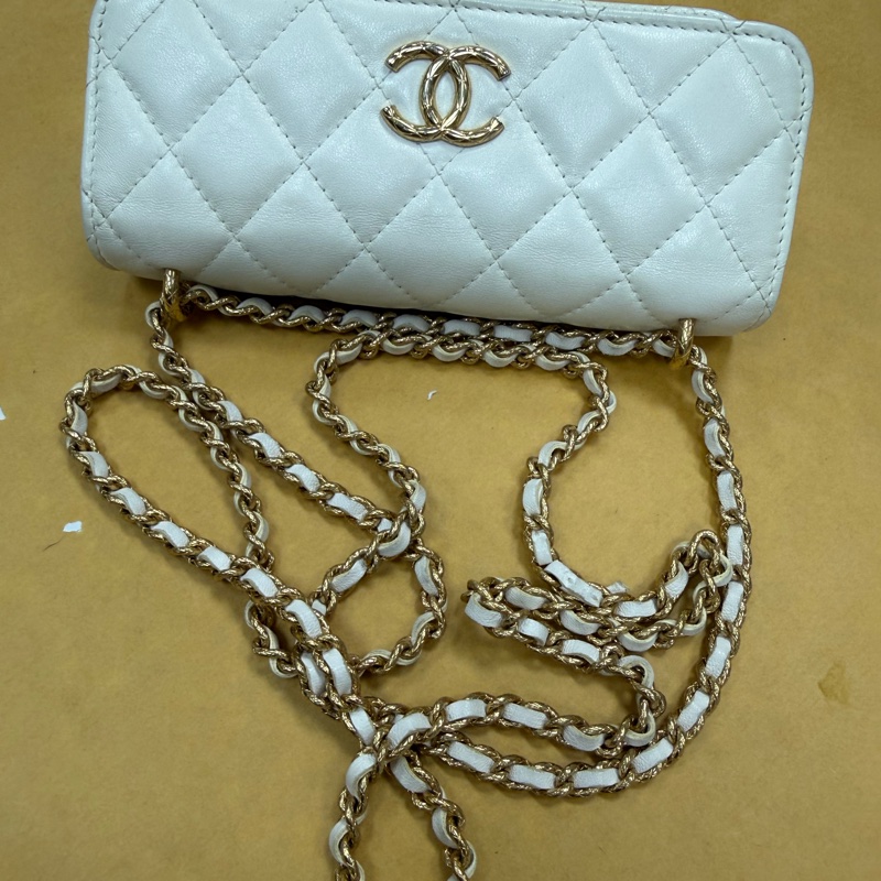 香奈兒晶片款手機包-0