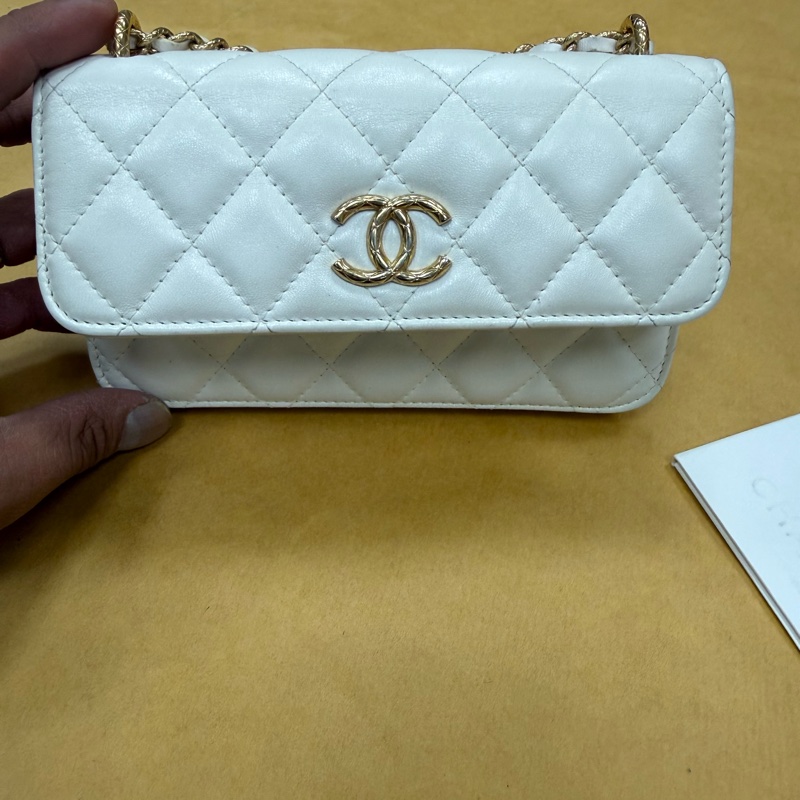 香奈兒晶片款手機包-1