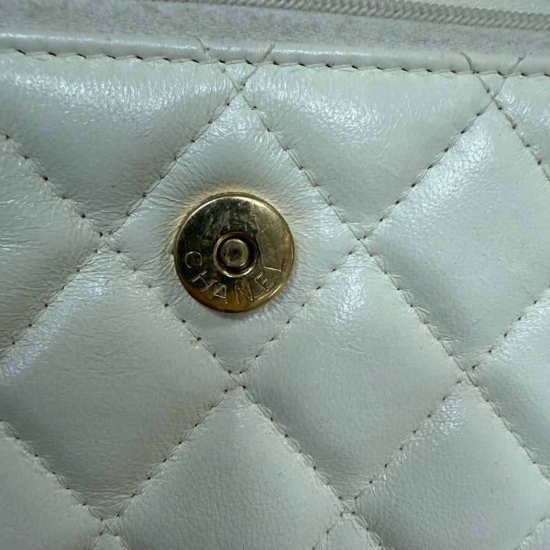 香奈兒晶片款手機包-3