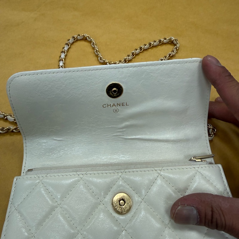 香奈兒晶片款手機包-4