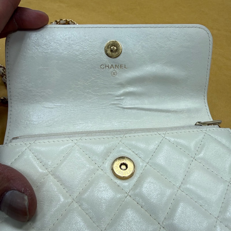 香奈兒晶片款手機包-5