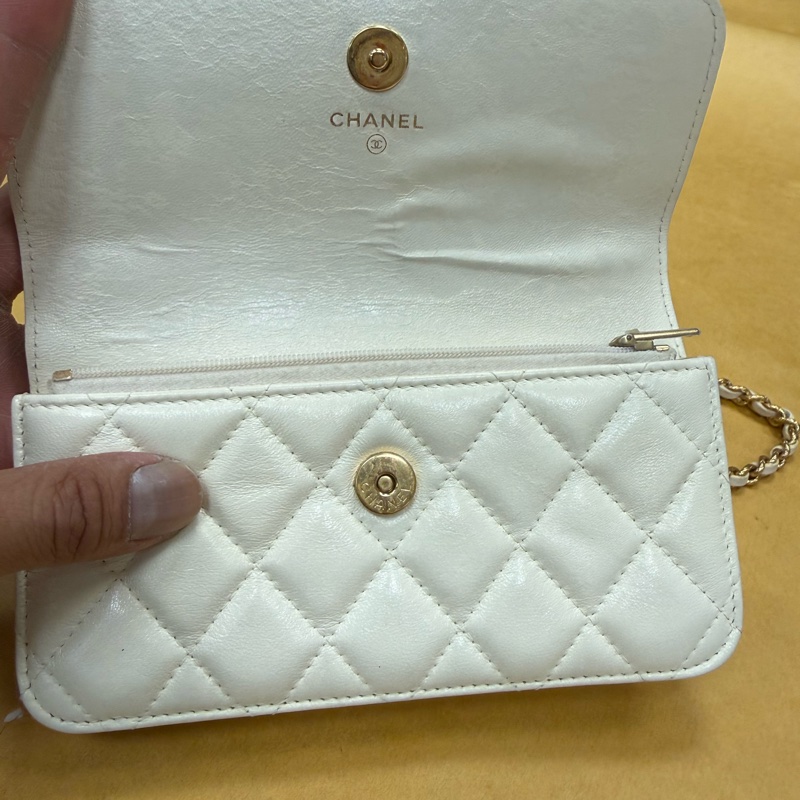 香奈兒晶片款手機包-6